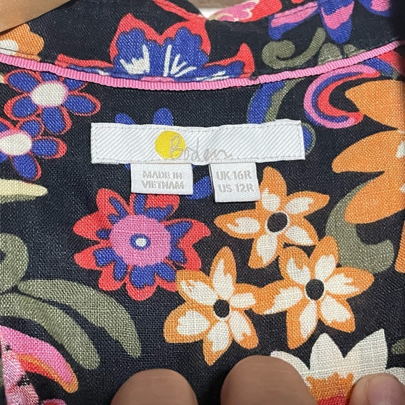 Boden New Linen Shirt in Black Gardenia Pop Floral Relaxed Fit - Picture 3 of 4